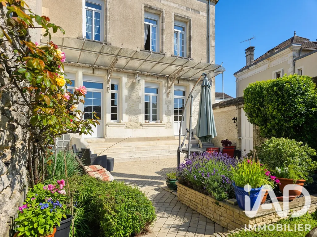 Giardino - Charming Townhouse with Art Deco Features in Cognac