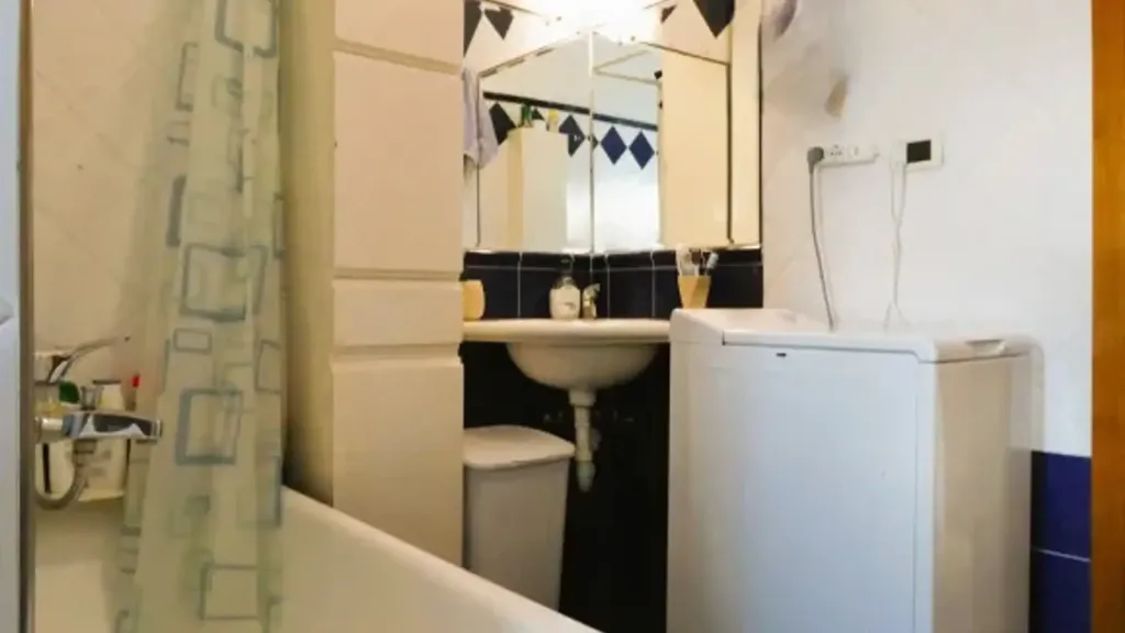 Bagni - Appartamento ristrutturato con posto auto a Empoli