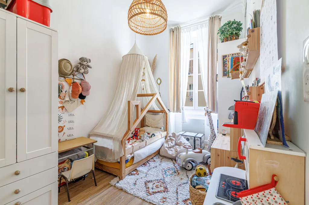 Chambres - Appartement bourgeois traversant avec balcons à Nice
