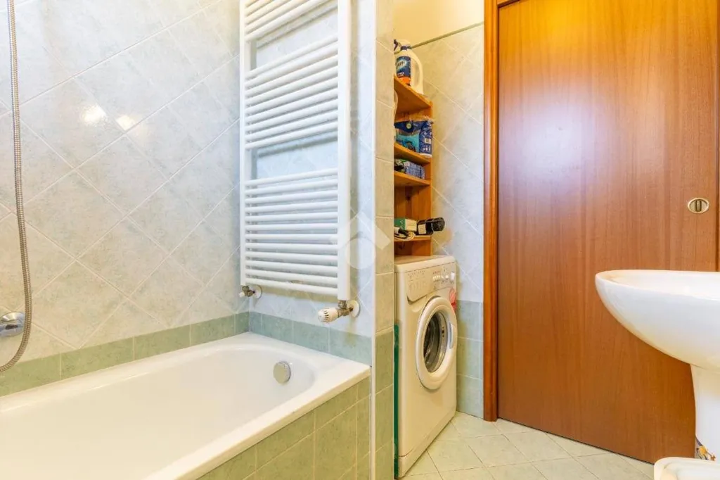 Salles de bain - Trilocale with Balcony in Ferrara