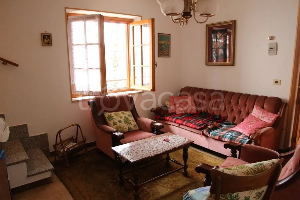 Living Room - Semi-detached House with Garden in Giaveno