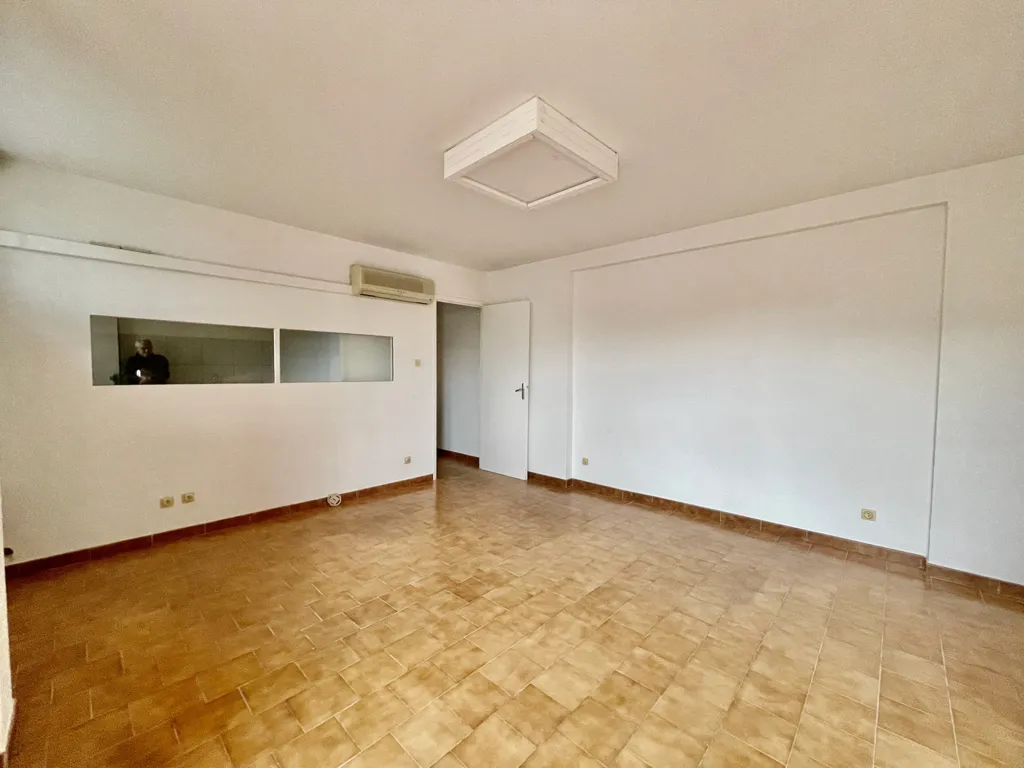 Elutuba - Commercial Space with Parking in Ajaccio