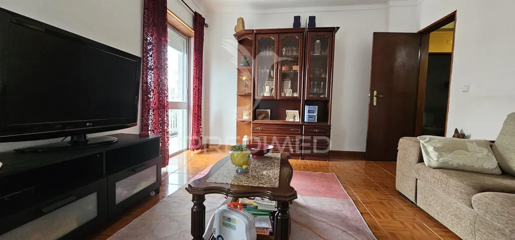Elutuba - Central T3 Apartment with Balcony in Samora Correia