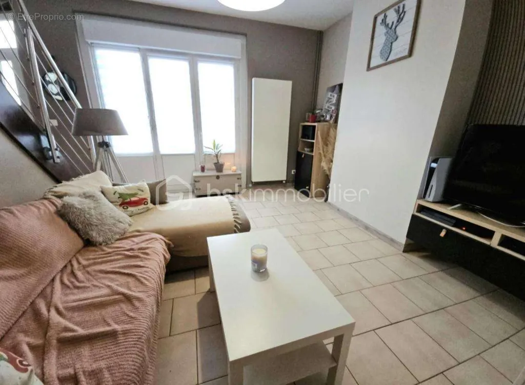 Séjour - Maison avec Jardin et Double Garage à Brebières