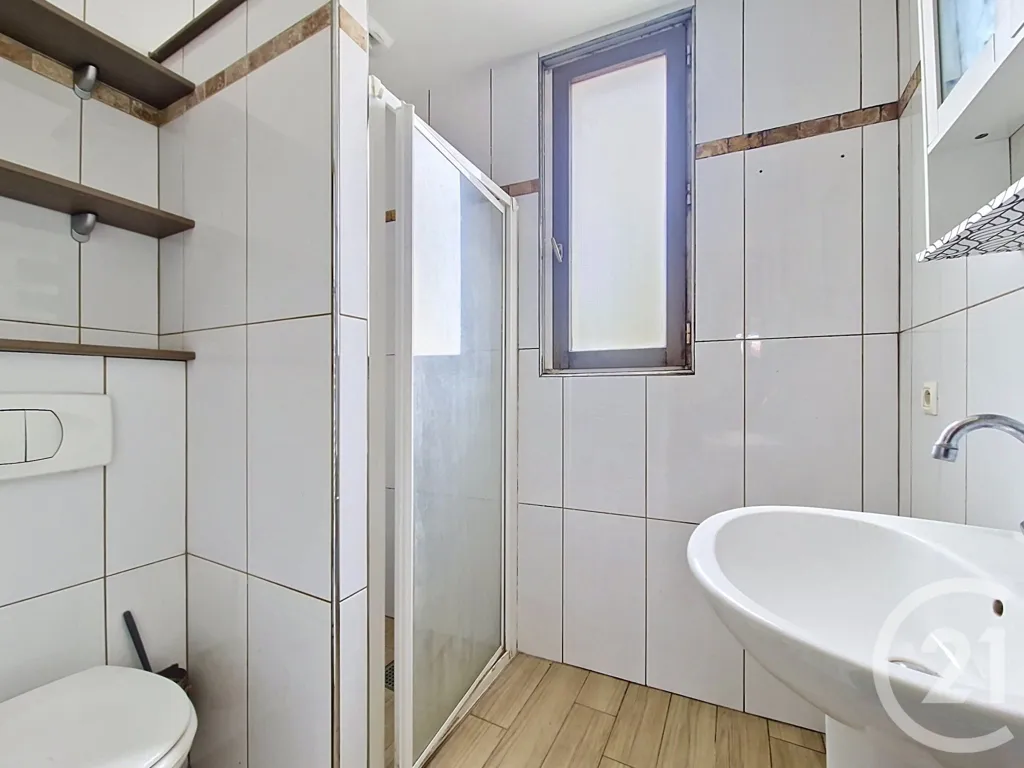 Vannitoad - 2-Bedroom Flat with Central Location in Drancy