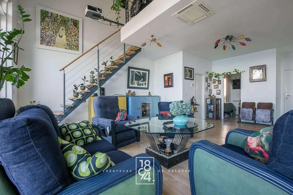 Séjour - Duplex T4 avec Vue Mer Panoramique à la Corniche