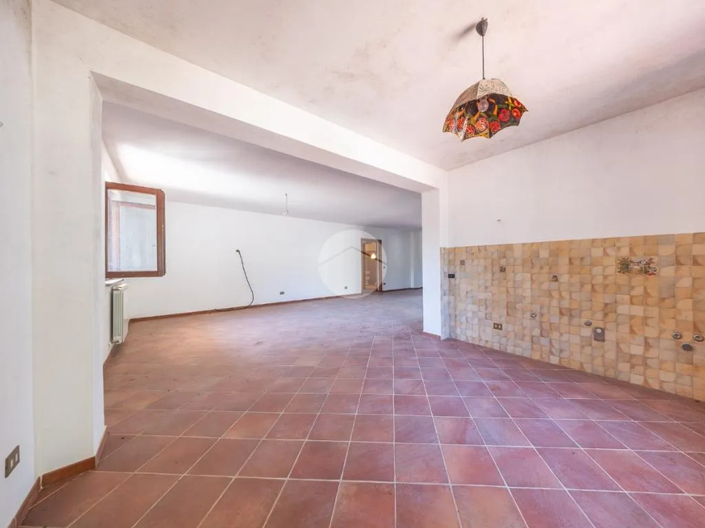 Pièces - Versatile Villa with Olive Grove in Guidonia Montecelio