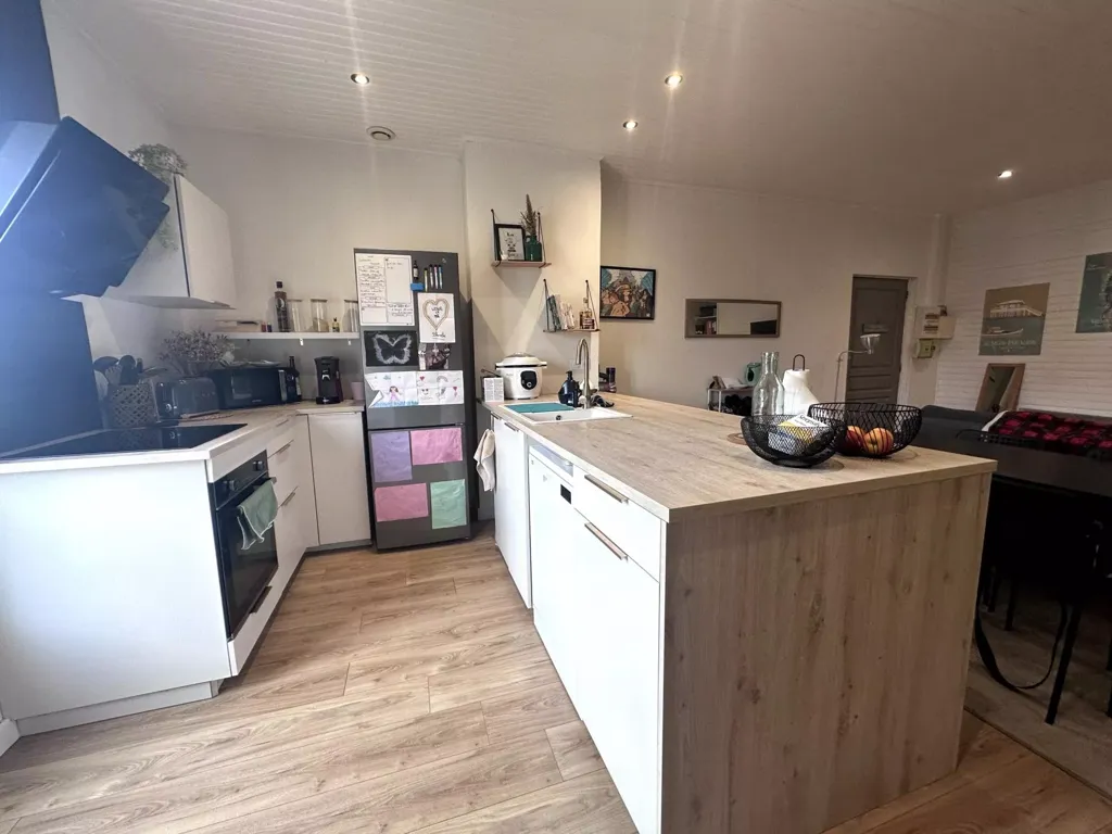 Cucina - Renovated 3-Piece Apartment in Le Temple