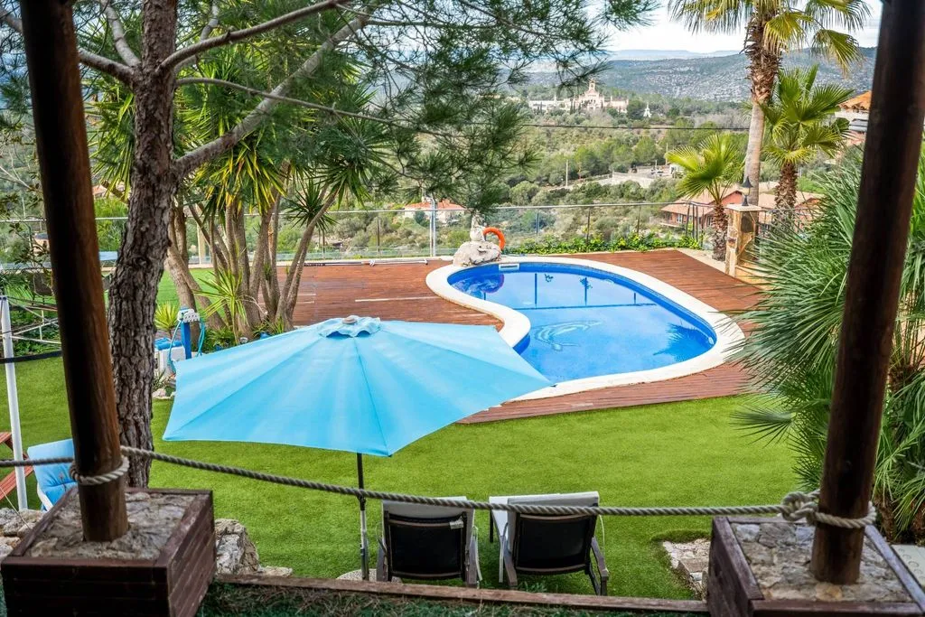 Bassein - Detached House with Pool in Plana Novella