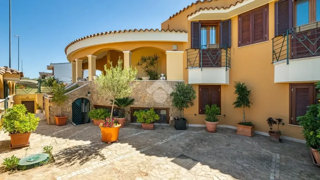 Aed - Penthouse Villa with Pool in Selargius