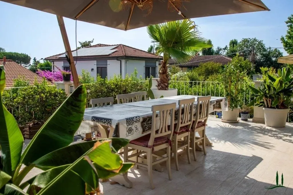 Terrace - Luxury Villa with Pool in Pietrasanta