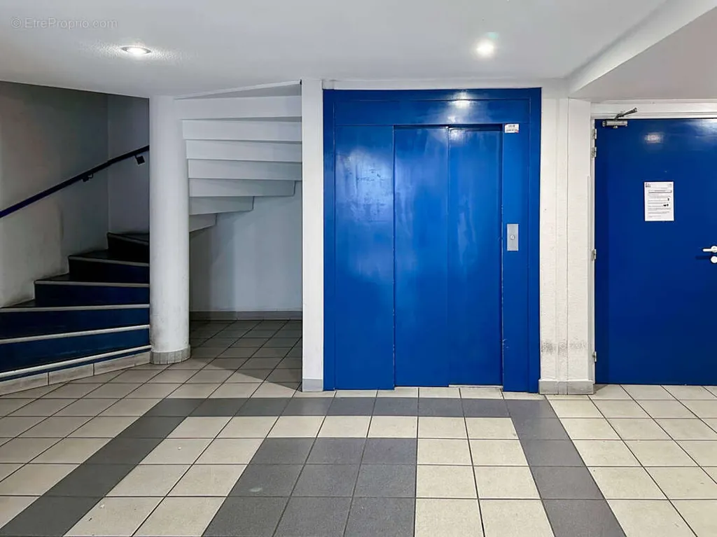 Hallway - Studio with Parking in Bordeaux Centre