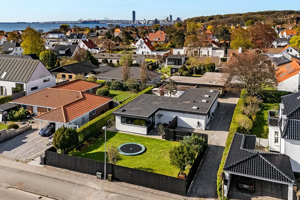 Vue aérienne - Classically Styled Villa Near Water in Risskov