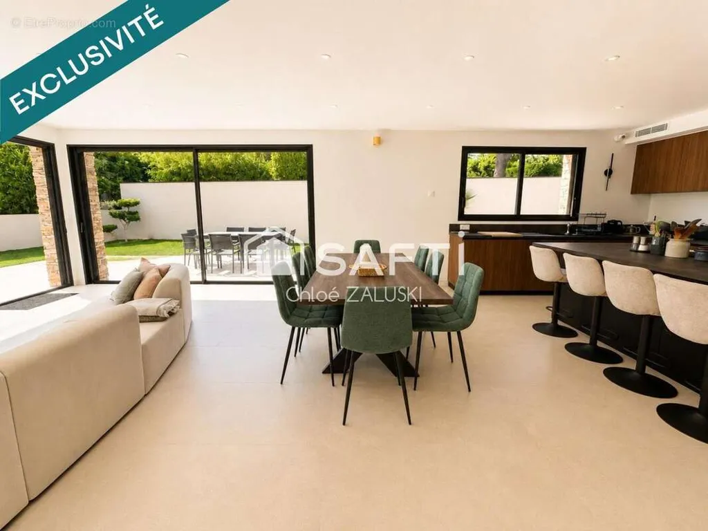 Dining Room - House with Pool in Saint-Raphaël