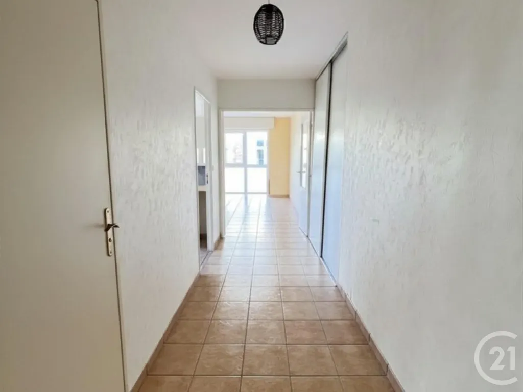 Esik - 2-Bedroom Flat with Private Parking in Chartres