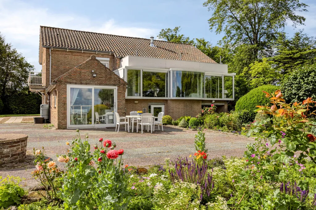 Aed - Charming Villa with Parkland Views in Maasland