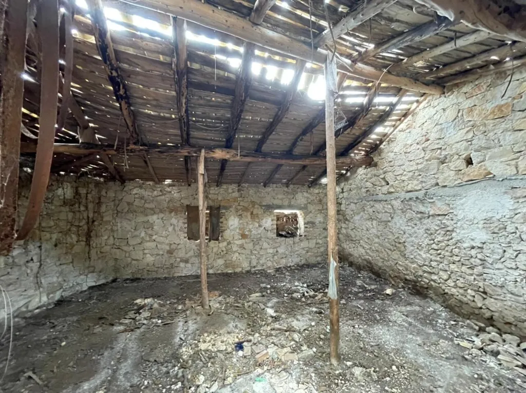 Pièces - Maisonette in Sinarades, Corfu, Needs Renovation