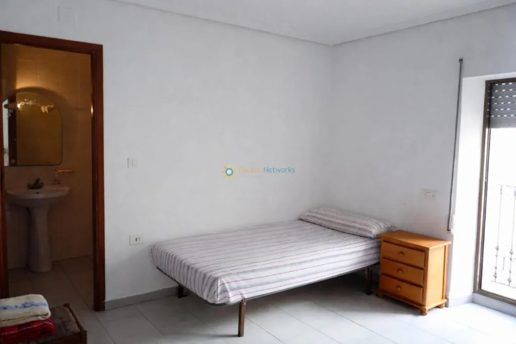 Chambres - Renovated Hotel with Balcony in Rafelcofer