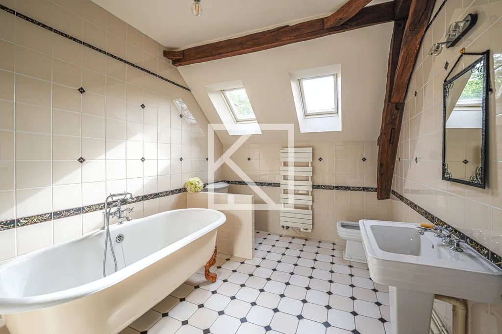 Salles de bain - Hôtel Particulier XIXe avec Piscine à Angers