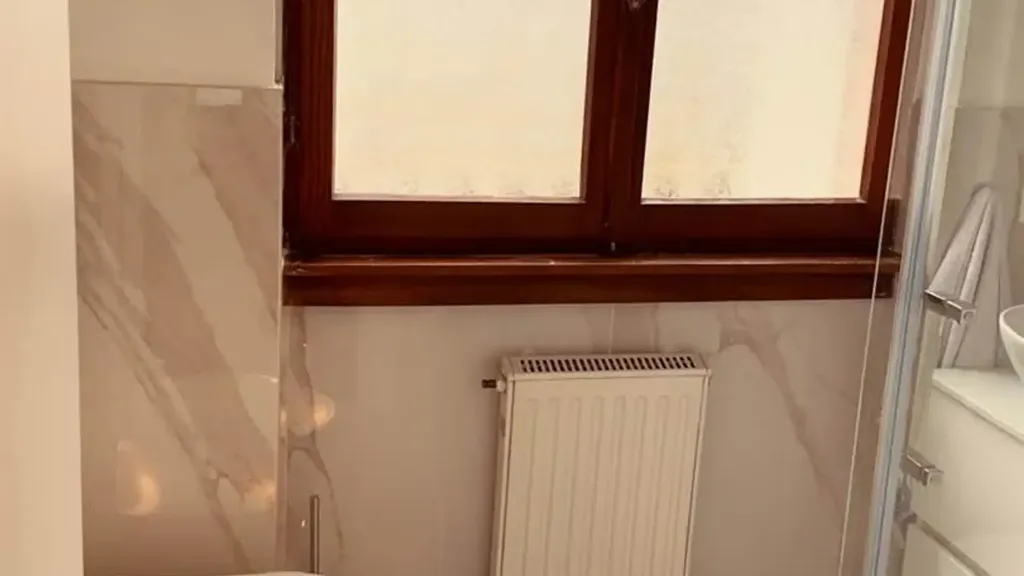 Salles de bain - Rented Studio with Balcony in Clusone