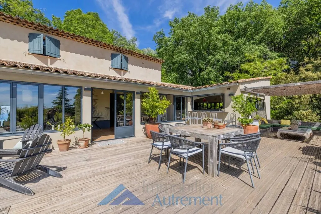 Terrass - Charming Property with Pool in Puyricard