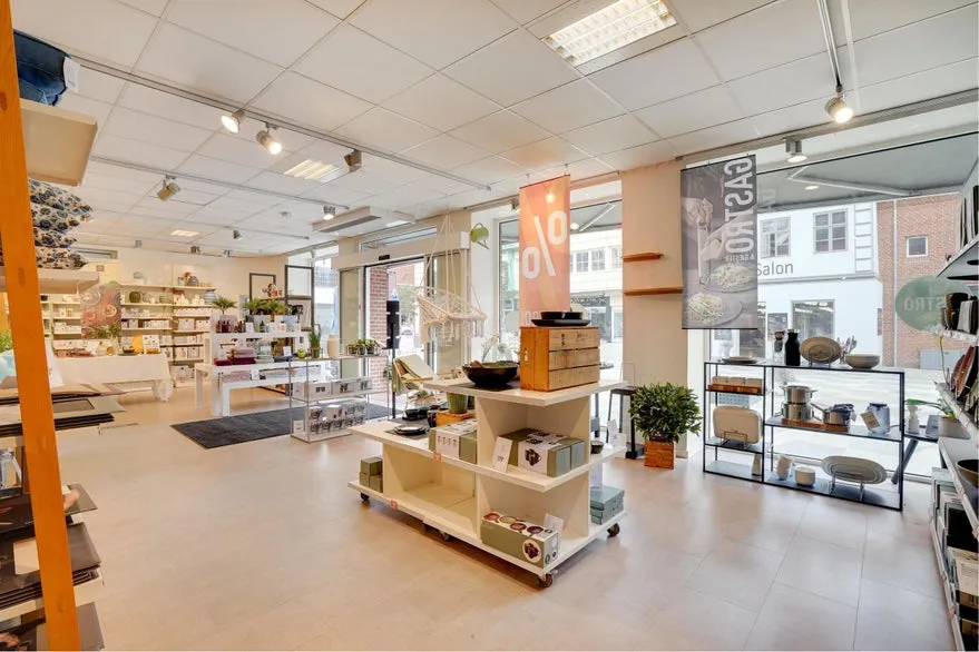 Toad - Corner Shop with Staircase Lease in Copenhagen