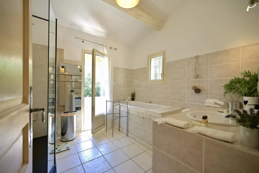 Vannitoad - Elegant Stone House with Pool on Uzès Outskirts