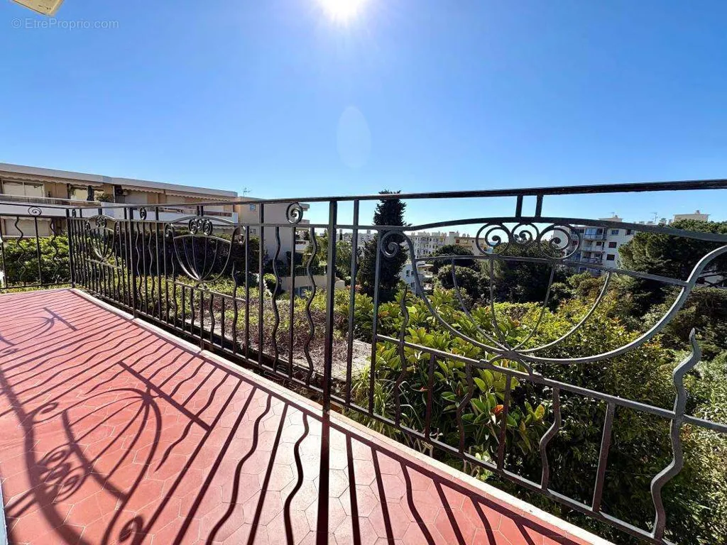 Rõdu - Charming 3-Bed Flat with Balcony in Cannes