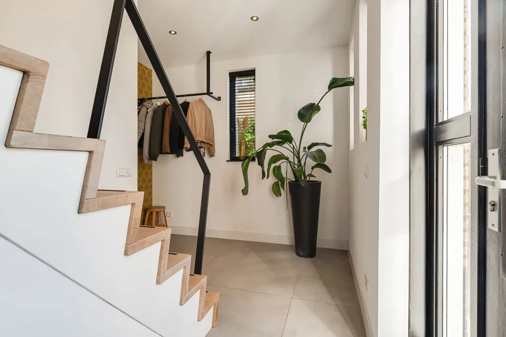 hallway_entrance