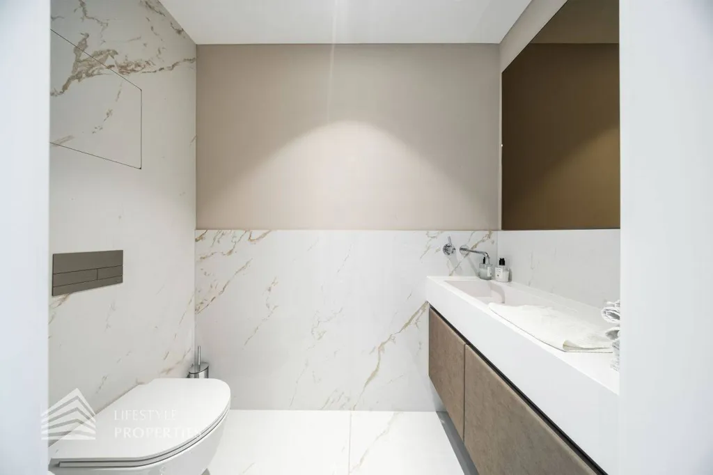 Salles de bain - 4-Bedroom Apartment with Panoramic Balcony in Vienna
