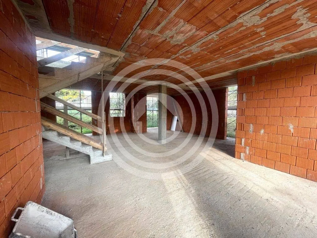 Pièces - Modern Villa with Private Garden in Bernareggio