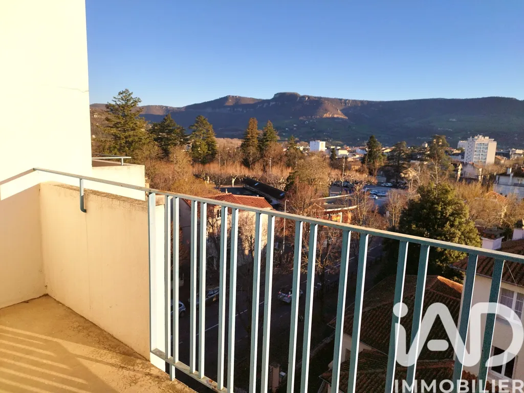 Rõdu - Spacious Apartment with Balcony in Millau