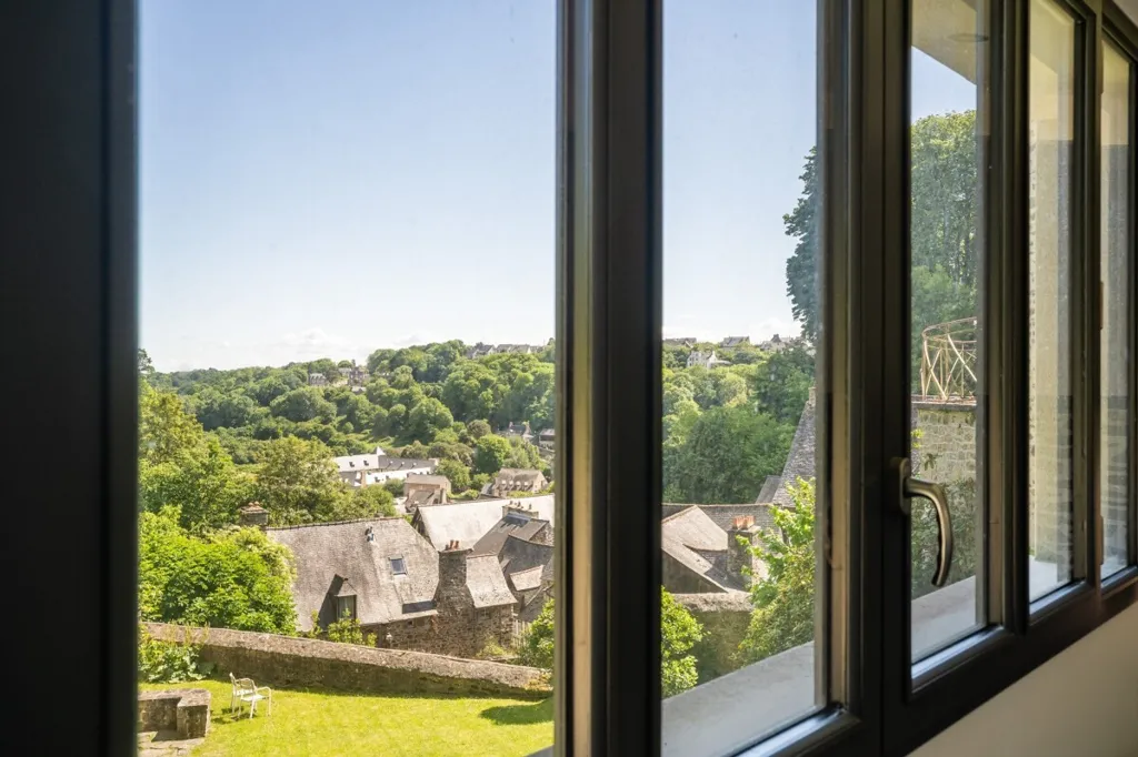 Toad - Stone House with Panoramic View in Dinan