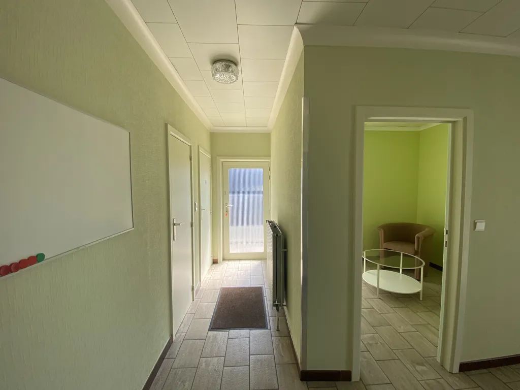 Esik - Office Space with Parking in Lichtervelde