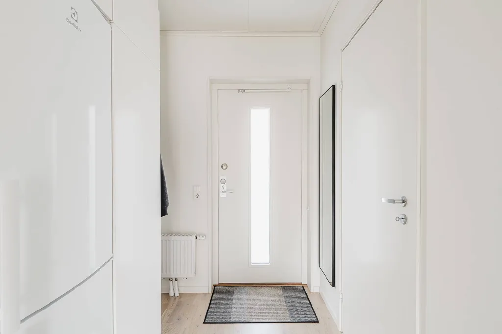 Hallway - Modern Flat with Garden in Old Bålsta