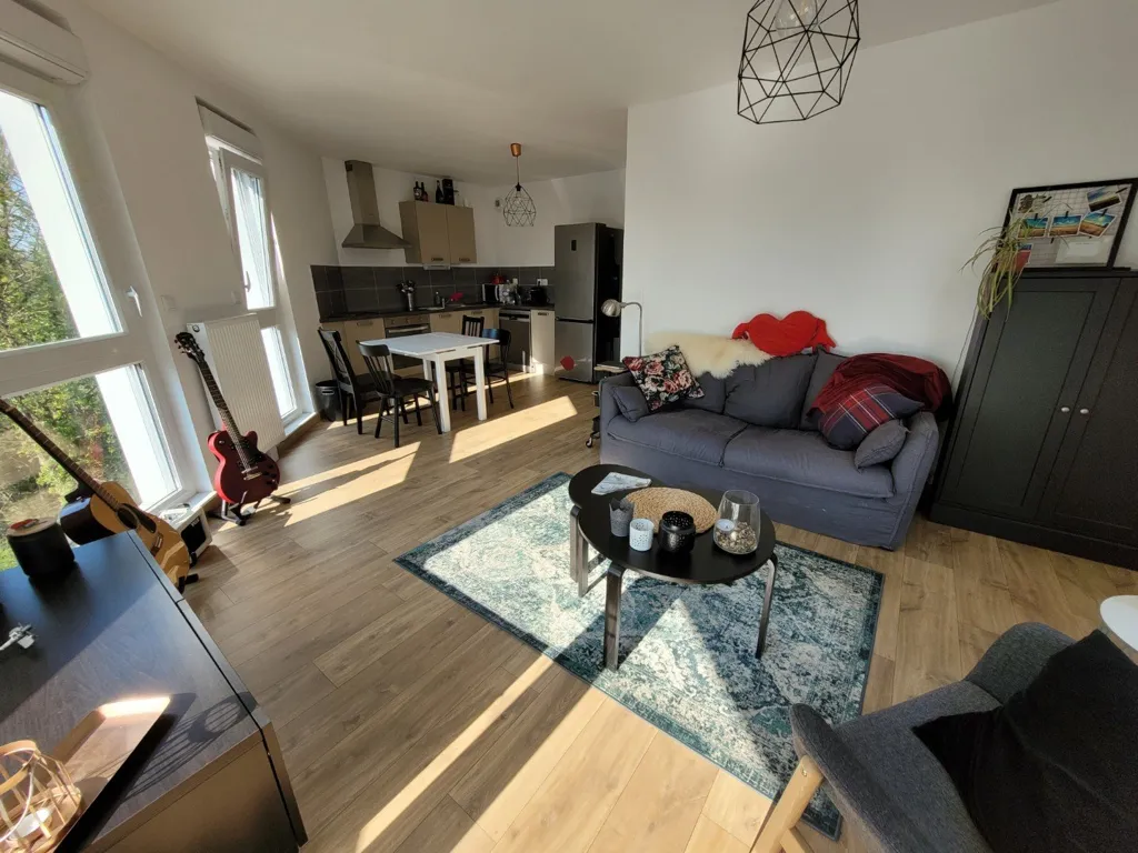 Elutuba - Modern Flat with Balcony near Train Station