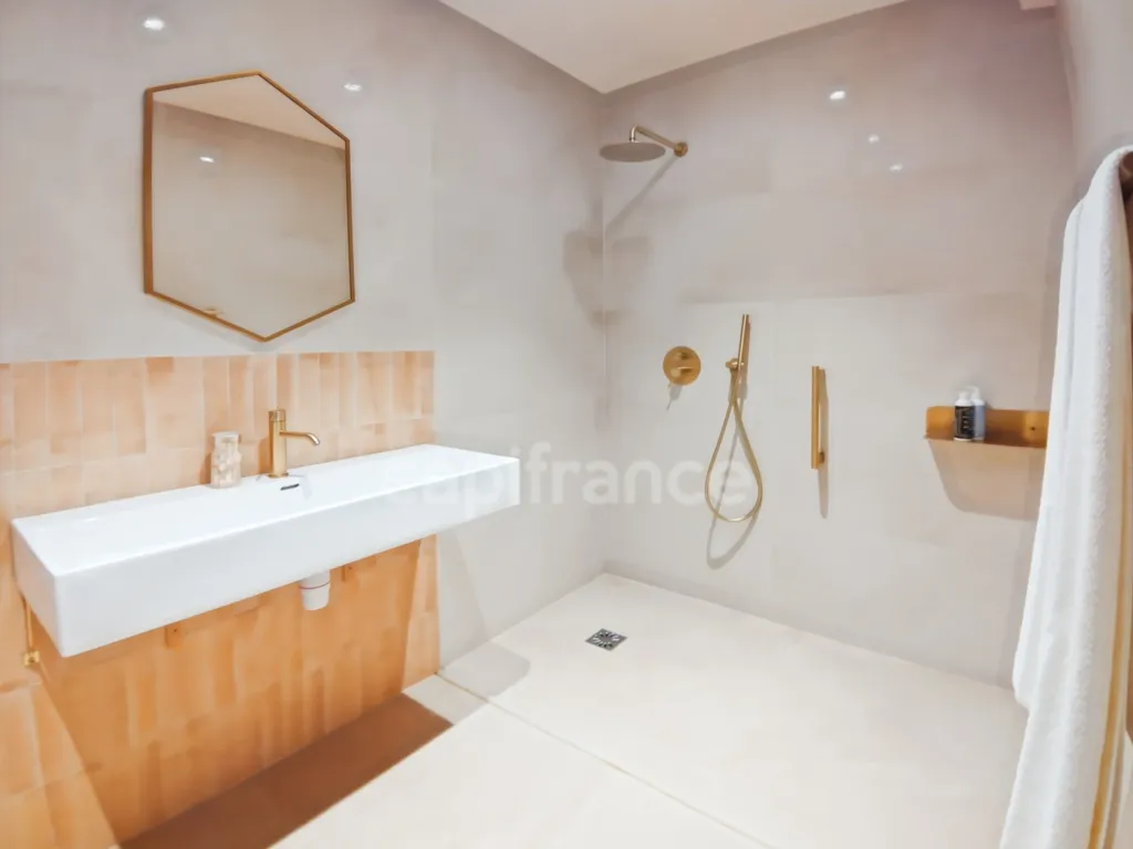 Bathrooms - Charming Hotel with Beachfront in Le Grau-du-Roi