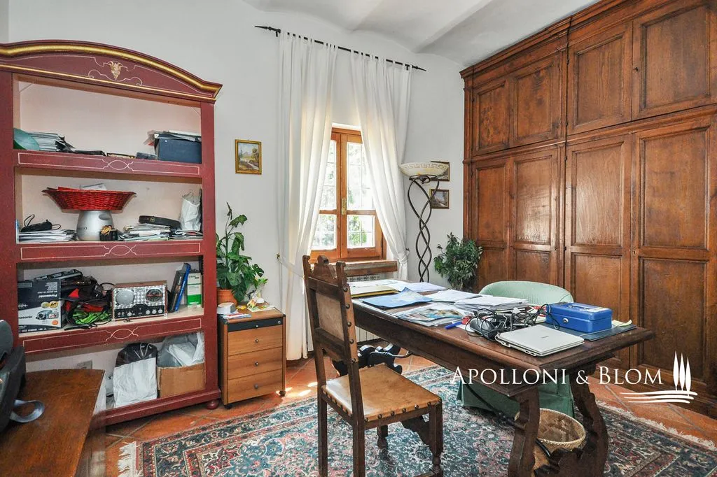 Bureau - Historical Villa with Pool in Perugia, Umbria