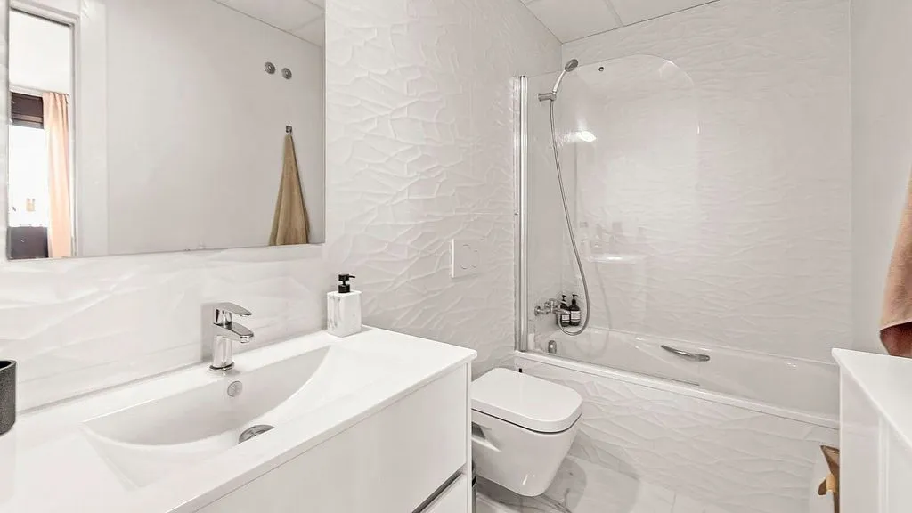 Salles de bain - Apartment with Pool and Terrace in Los Altos