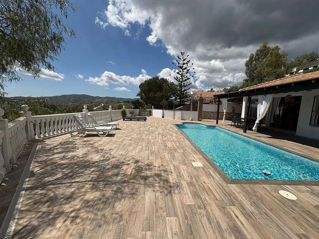 Bassein - Chalet with Pool and Terrace in La Viñuela