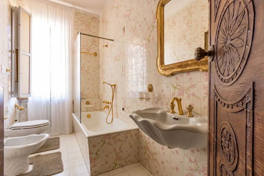 Salles de bain - Luxury Villa with Lake View in Dongo