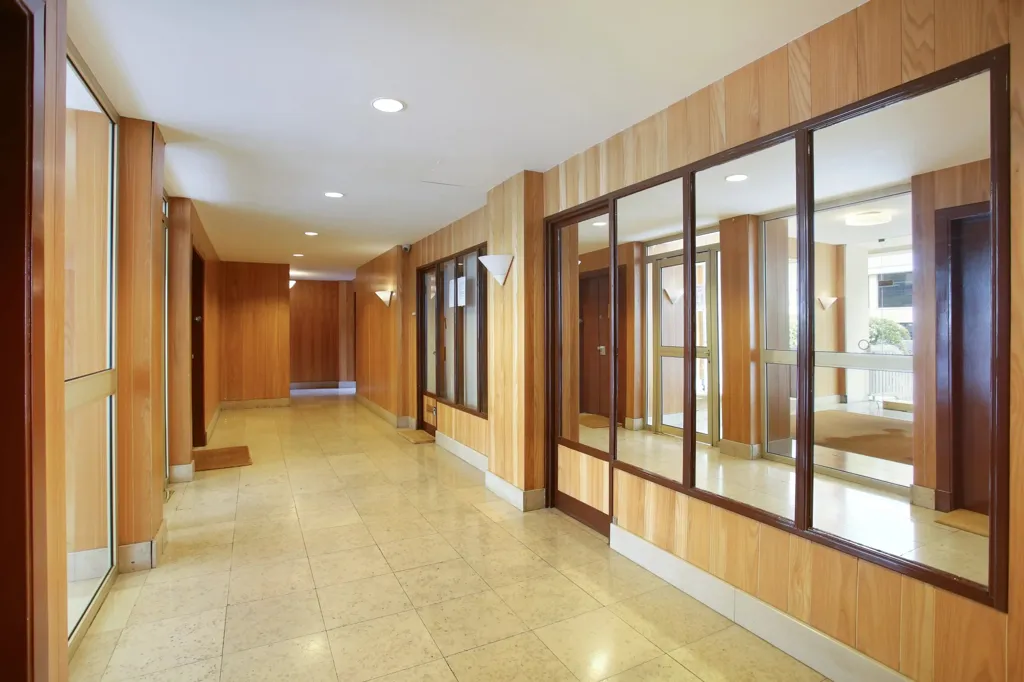 Entrée - Appartement avec Vue Sud-Est au 16e Arrondissement