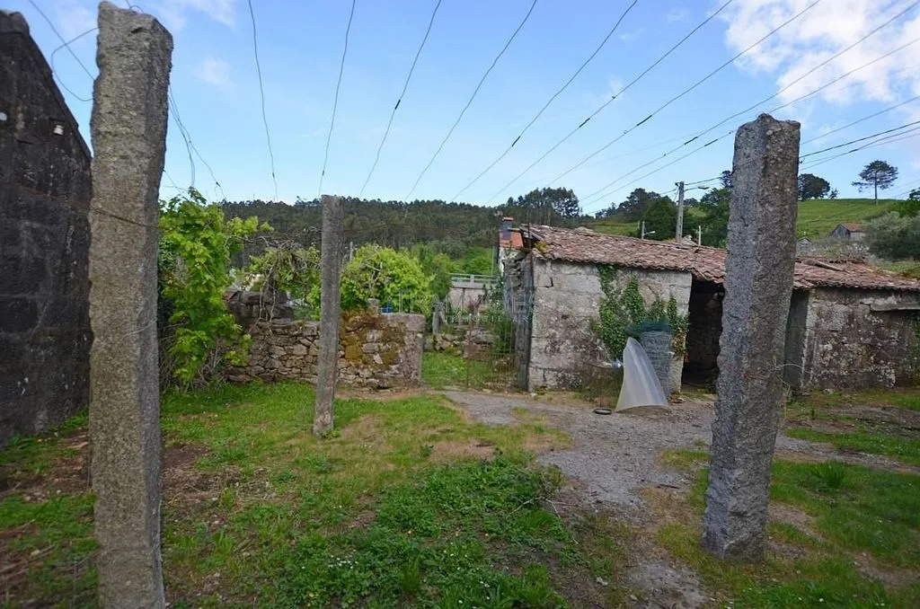 Aed - Stone Cottage for Renovation in Gondomar