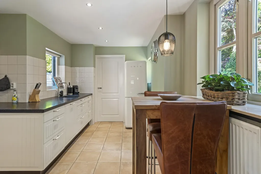 Köök - Charming Semi-Bungalow with Garden in Wolfheze