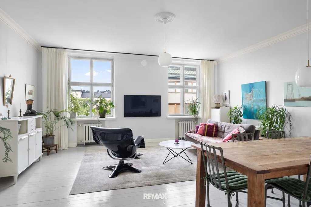 Living Room - Renovated Apartment with Sauna in Helsinki