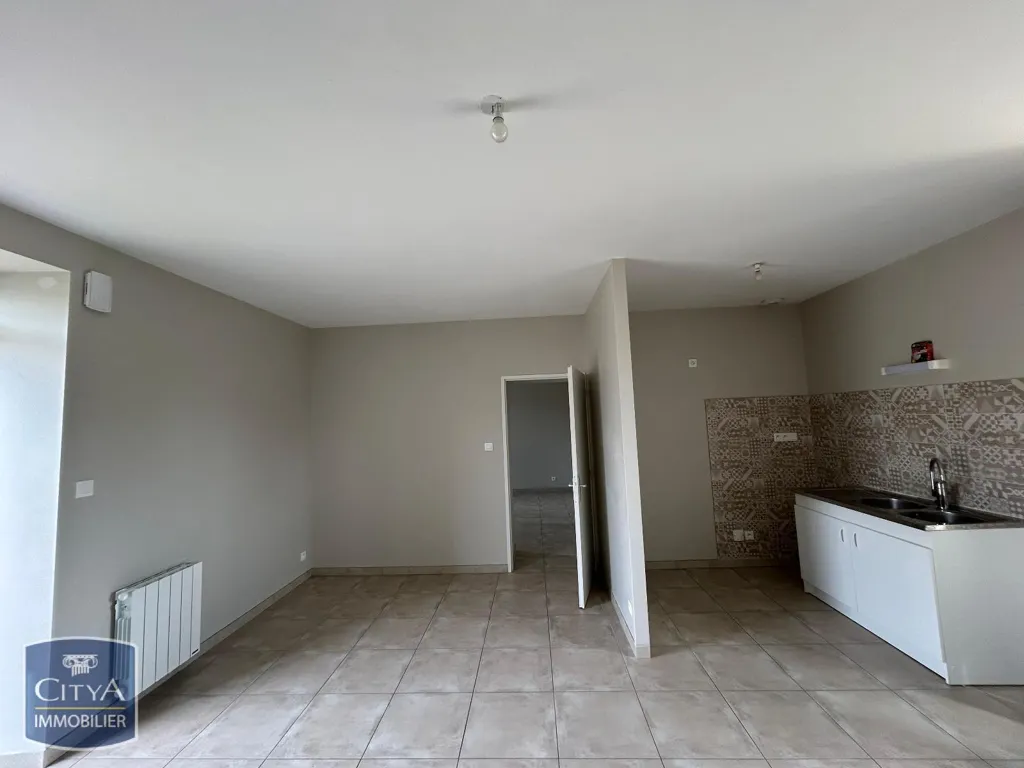 Cucina - Renovated 2-Bedroom House in Douadic