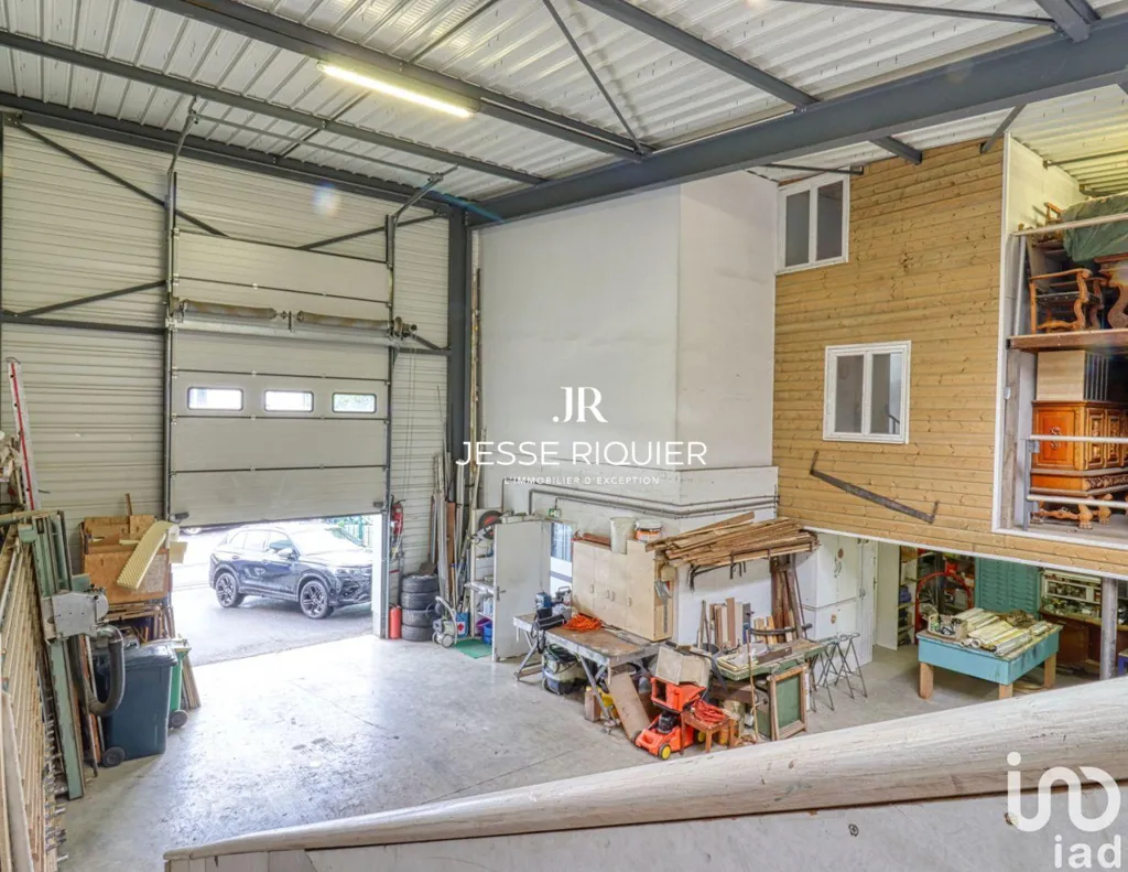 Garage - Local d'Activité avec Hauteur sous Plafond à Andilly