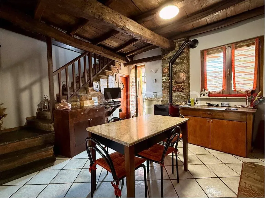 Salle à manger - Rustic Semi-detached House with Balcony in Armeno