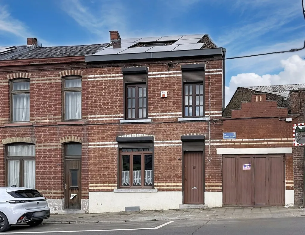 Esterno - House with Terrace in Quiet Residential Area, Courcelles