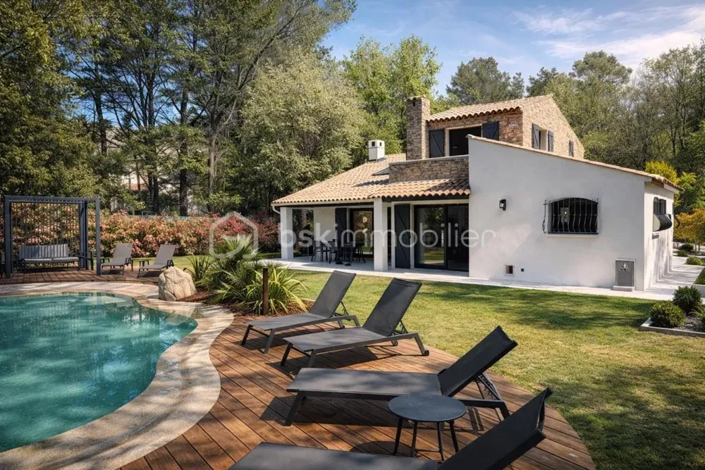 Piscine - Villa Rénovée avec Piscine à Roquefort-les-Pins